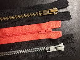 มะพร้าวกับการดูแลซิป (Zippers): เปลี่ยนซิปที่ฝืดสนิทให้รูดลื่นปรื๊ดแบบมือโปร The Unstoppable Zipper: Using Coconut Oil to Fix Stuck or Sticky Zippers image